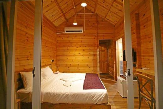 Flamingo Beach Resort Гоа Экстерьер фото